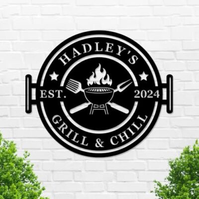 Custom Name BBQ Grill Sign Outdoor Kitchen Metal Sign, Personalized BBQ Grill Name Sign Outdoor Kitchen Man Cave Decor Grill Gifts for Dad Husband Son, Customized Backyard BBQ Metal Sign